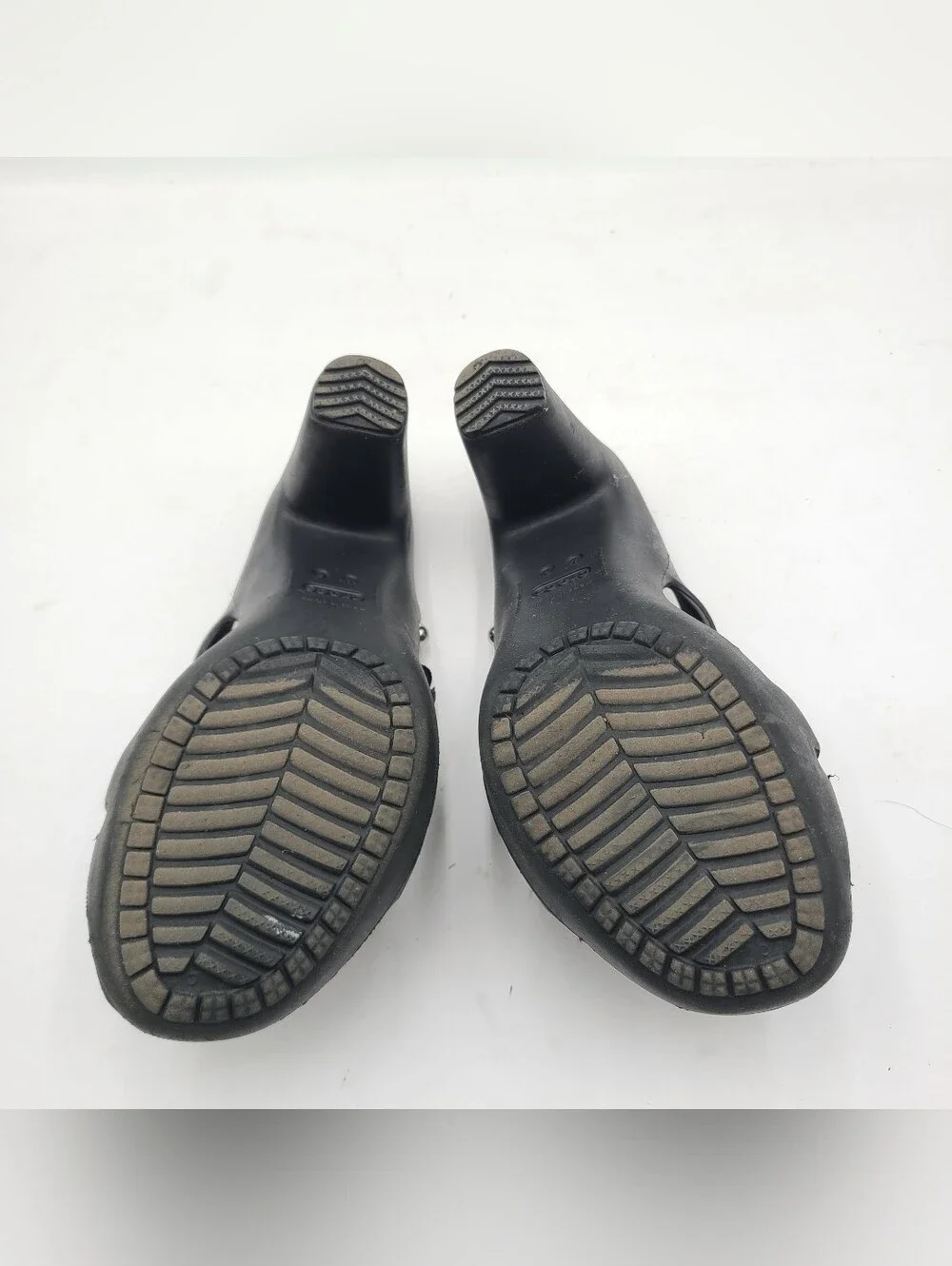 B40 CROCS Black Cyprus IV Women's Size 8 Heels Sandals Slip On Strappy